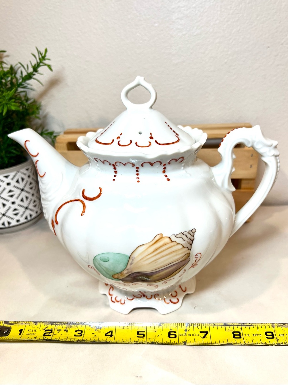 White Porcelain Teapot w Seashell Design | Japanese Kakiemon Style Scrollwork - Picture 14 of 15